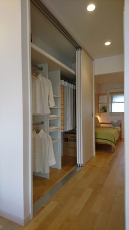 第3回 収納について 50代女性が考えた 家にいる時間も仕事の時間も 楽しく 快適に をかなえた家 コープ野村川端町a棟7階 New オープン カヤノ オンラインマガジン 生活を楽しむウェブマガジン 第3回 収納について 50代女性が考えた 家にいる時間も仕事の時間も 楽しく 快適に をかなえた家 コープ野村川端町a棟7階 New オープン カヤノ オンラインマガジン 生活を楽しむウェブマガジン